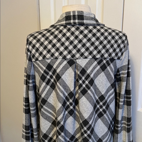 Soft Surroundings Paramour Black and White Plaid Button Down Top Size Medium - Picture 9 of 16